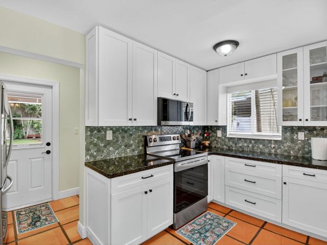 Продажа дома по адресу 1309 SW 19th Avenue - фото 6642325