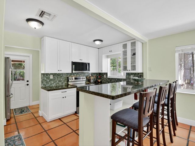 Продажа дома по адресу 1309 SW 19th Avenue - фото 6642326