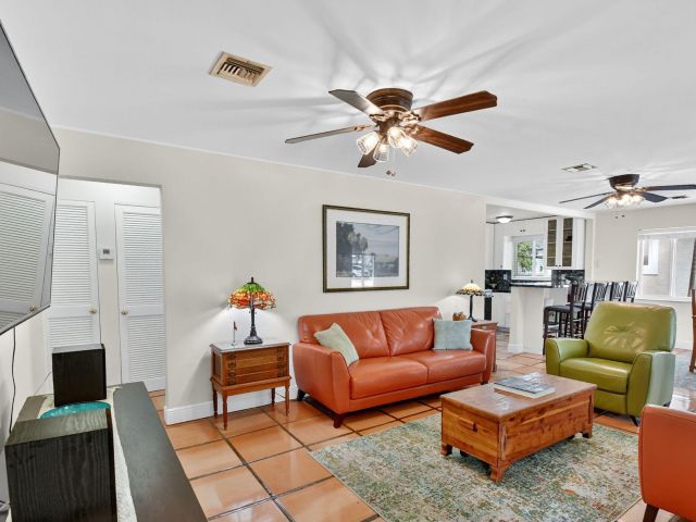 Продажа дома по адресу 1309 SW 19th Avenue - фото 6642333