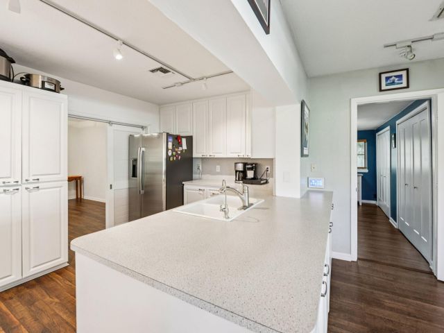 Продажа дома по адресу 221 NE 17th Street - фото 6608953