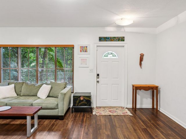 Продажа дома по адресу 221 NE 17th Street - фото 6608964