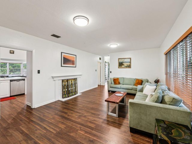 Продажа дома по адресу 221 NE 17th Street - фото 6608966