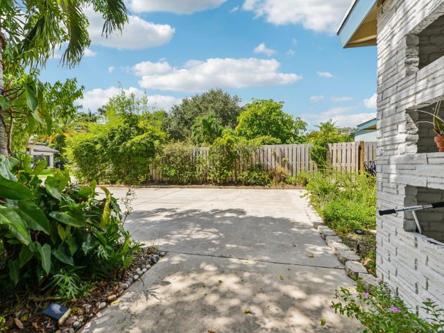 Продажа дома по адресу 221 NE 17th Street - фото 6608967