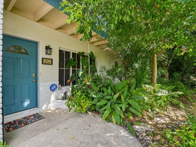 Продажа дома по адресу 221 NE 17th Street - фото 6608970