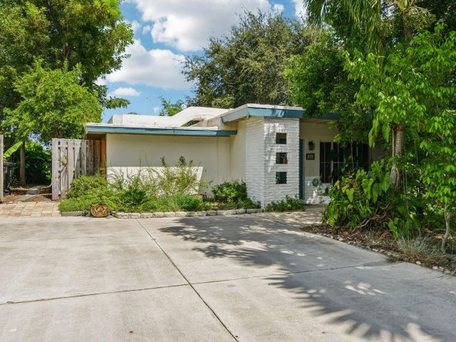 Продажа дома по адресу 221 NE 17th Street - фото 6608971