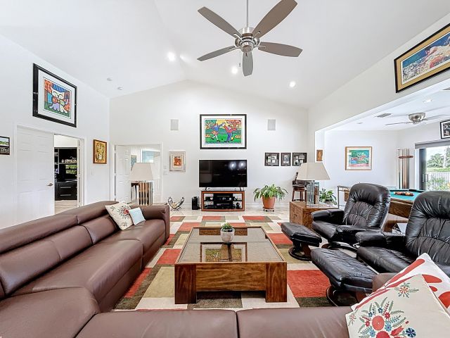 Продажа дома по адресу 11043 Boca Woods Lane - фото 6651789