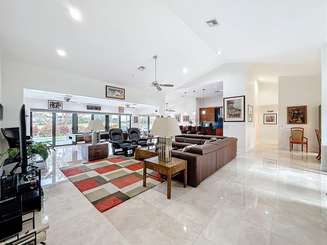 Продажа дома по адресу 11043 Boca Woods Lane - фото 6651791