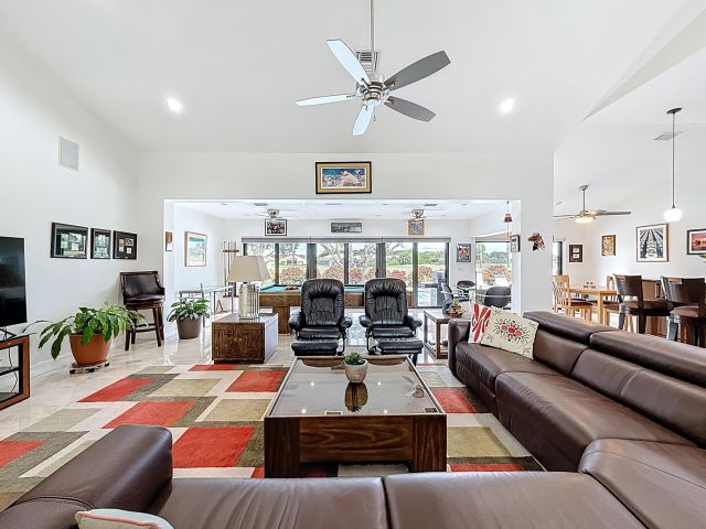 Продажа дома по адресу 11043 Boca Woods Lane - фото 6651792