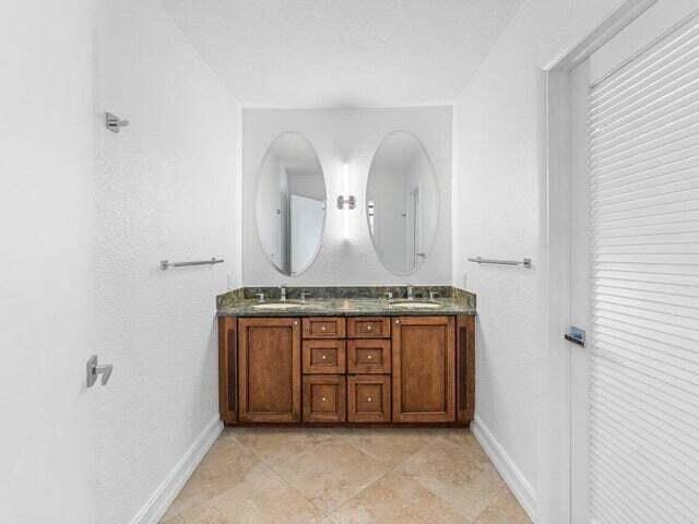 Дом в аренду по адресу 653 NW 10th Court - фото 6608825