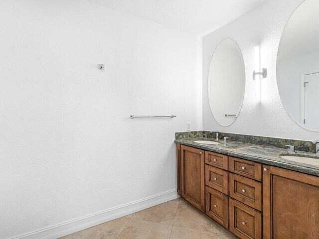 Дом в аренду по адресу 653 NW 10th Court - фото 6608826