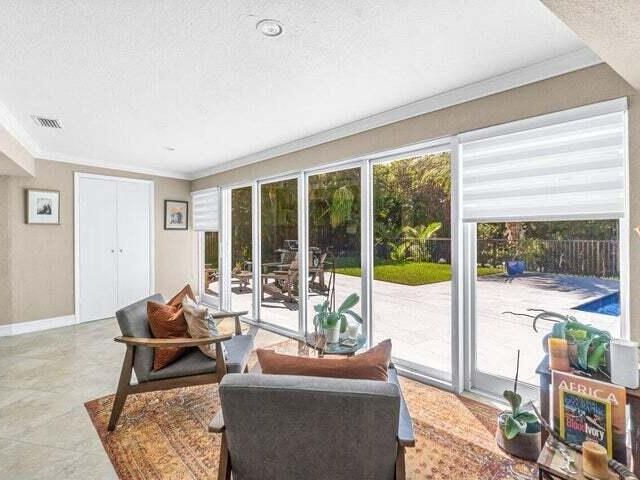 Дом в аренду по адресу 653 NW 10th Court - фото 6608829