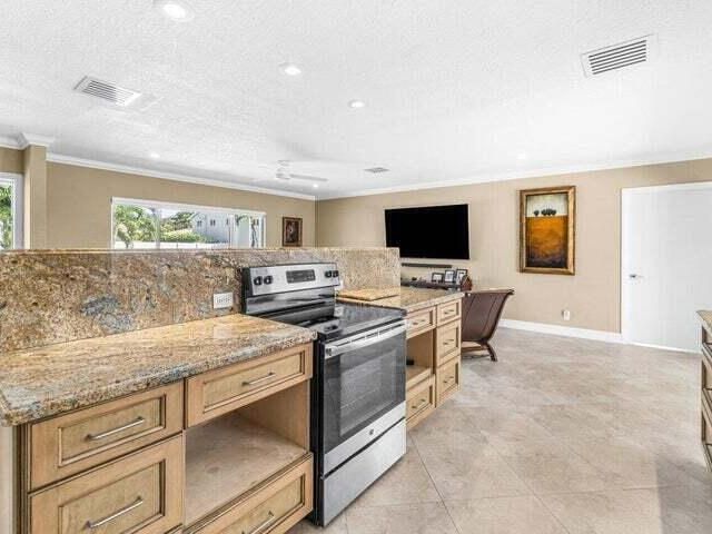 Дом в аренду по адресу 653 NW 10th Court - фото 6608832