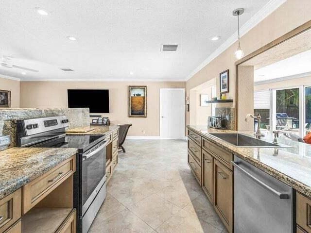 Дом в аренду по адресу 653 NW 10th Court - фото 6608833