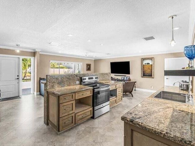 Дом в аренду по адресу 653 NW 10th Court - фото 6608838