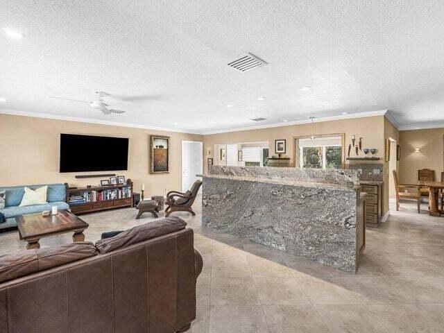 Дом в аренду по адресу 653 NW 10th Court - фото 6608839