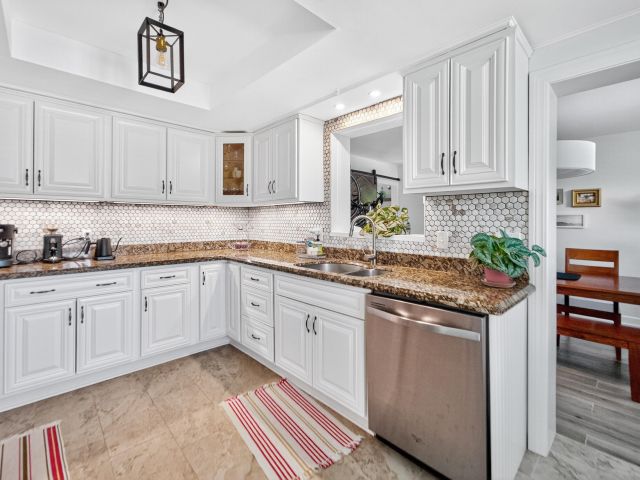 Продажа дома по адресу 217 E 23rd Street - фото 6622292