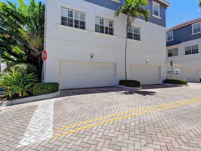 Дом в аренду по адресу 295 NE 5th Avenue 31 - фото 6608973