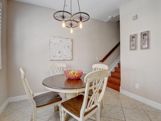 Дом в аренду по адресу 295 NE 5th Avenue 31 - фото 6608983