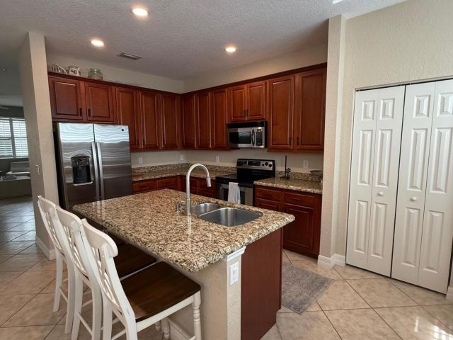 Дом в аренду по адресу 295 NE 5th Avenue 31 - фото 6608984