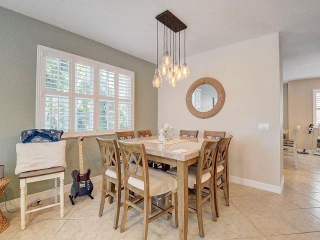 Дом в аренду по адресу 295 NE 5th Avenue 31 - фото 6608985