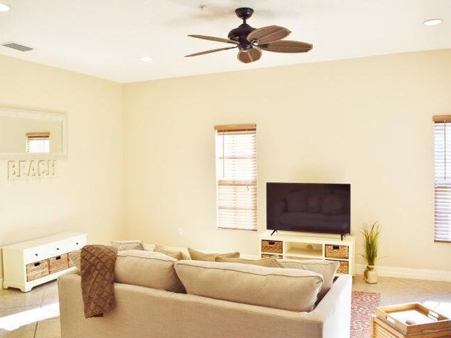 Дом в аренду по адресу 295 NE 5th Avenue 31 - фото 6608989