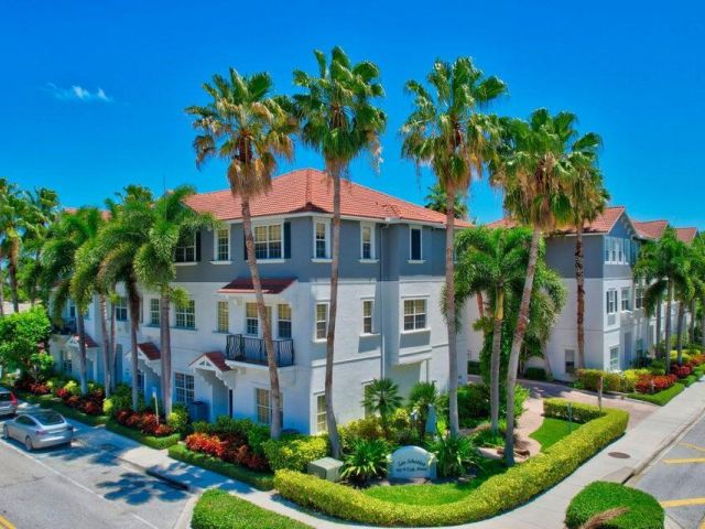 Дом в аренду по адресу 295 NE 5th Avenue 31 - фото 6608991