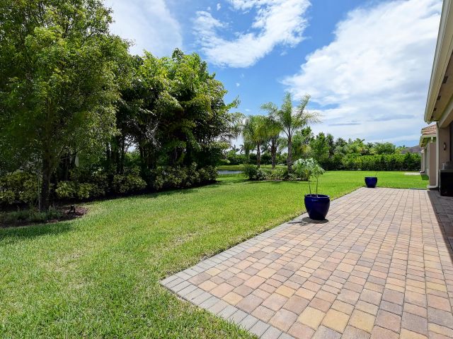Дом в аренду по адресу 9748 Celtic Sea Lane - фото 6816671