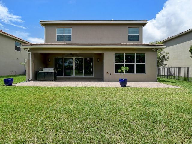Дом в аренду по адресу 9748 Celtic Sea Lane - фото 6816672