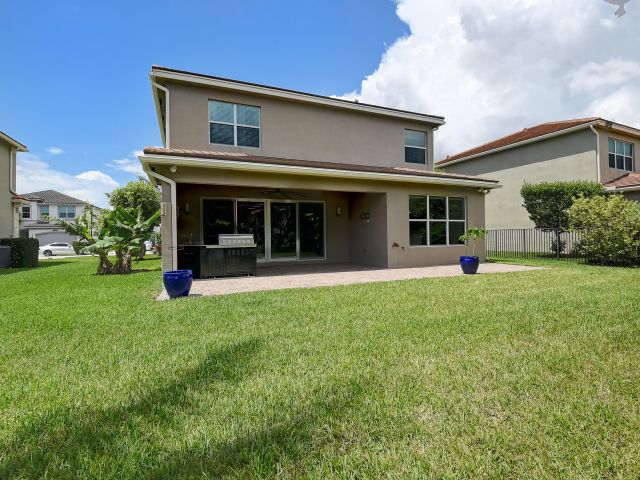 Дом в аренду по адресу 9748 Celtic Sea Lane - фото 6816673