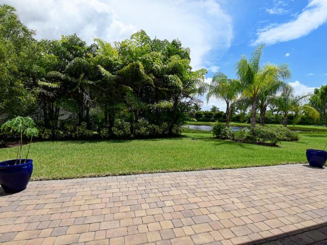 Дом в аренду по адресу 9748 Celtic Sea Lane - фото 6816674