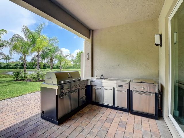 Дом в аренду по адресу 9748 Celtic Sea Lane - фото 6816675