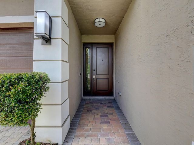 Дом в аренду по адресу 9748 Celtic Sea Lane - фото 6816676