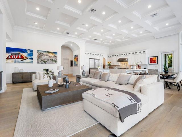 Продажа дома по адресу 155 SE Spanish Trail - фото 6679226