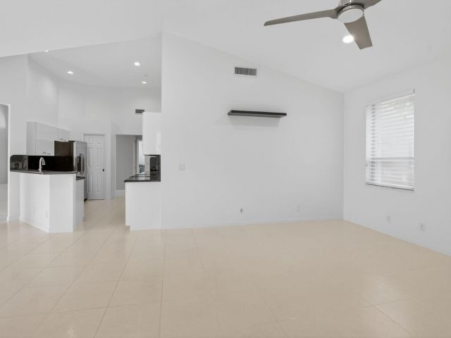 Продажа дома по адресу 10028 Venezia Place - фото 6643934