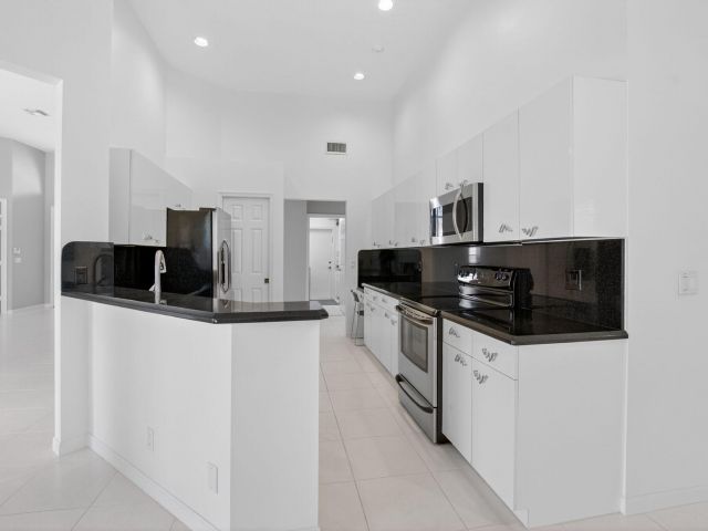 Продажа дома по адресу 10028 Venezia Place - фото 6643940