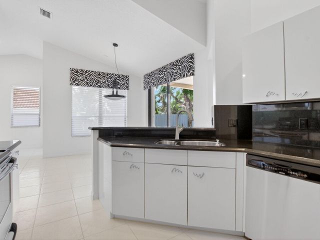 Продажа дома по адресу 10028 Venezia Place - фото 6643941