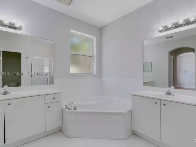 Продажа дома по адресу 8450 NW 113th Psge - фото 9355251
