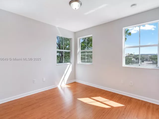Продажа дома по адресу 8450 NW 113th Psge - фото 9355252