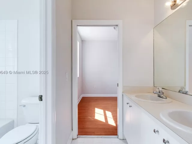 Продажа дома по адресу 8450 NW 113th Psge - фото 9355253