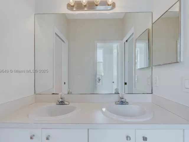 Продажа дома по адресу 8450 NW 113th Psge - фото 9355255