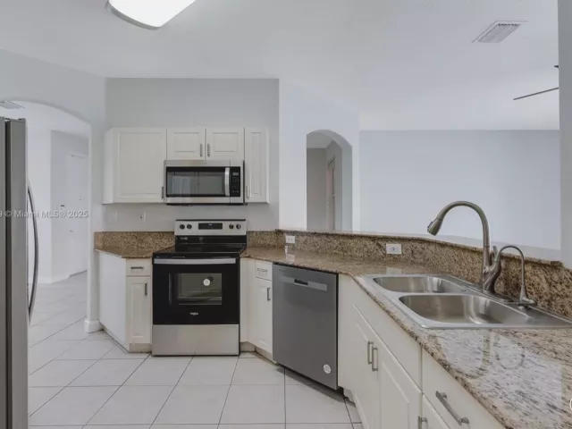 Продажа дома по адресу 8450 NW 113th Psge - фото 6611291