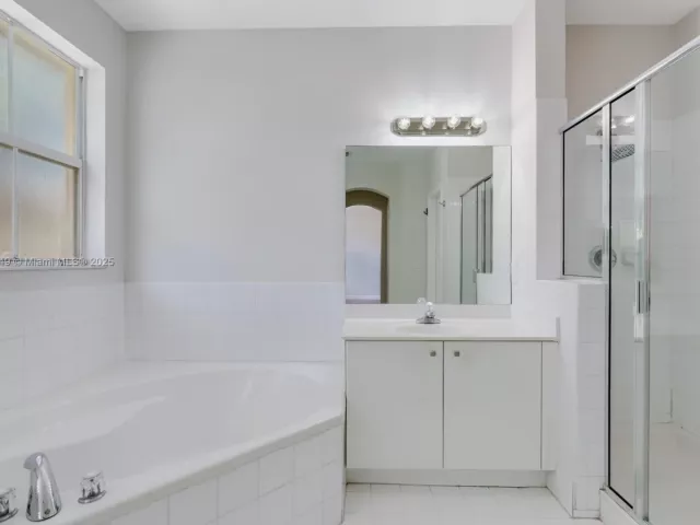 Продажа дома по адресу 8450 NW 113th Psge - фото 6611283