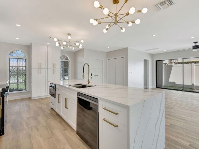 Дом в аренду по адресу 856 Dover Street - фото 6611449