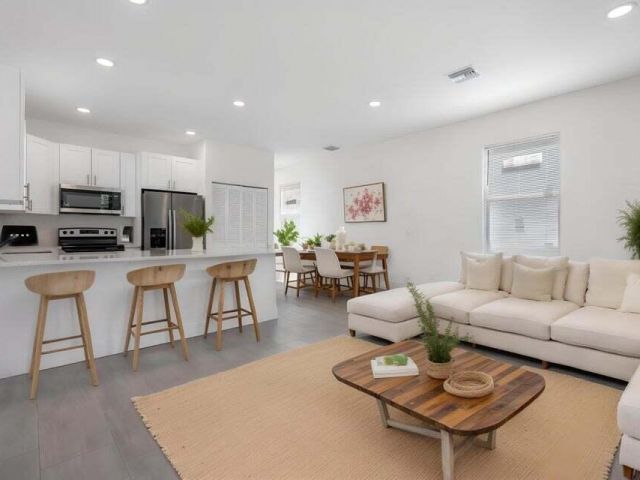 Дом в аренду по адресу 3683 Saginaw Avenue - фото 6614297