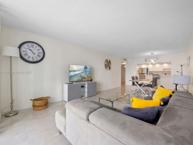 Продажа квартиры #1425 - фото 6613010