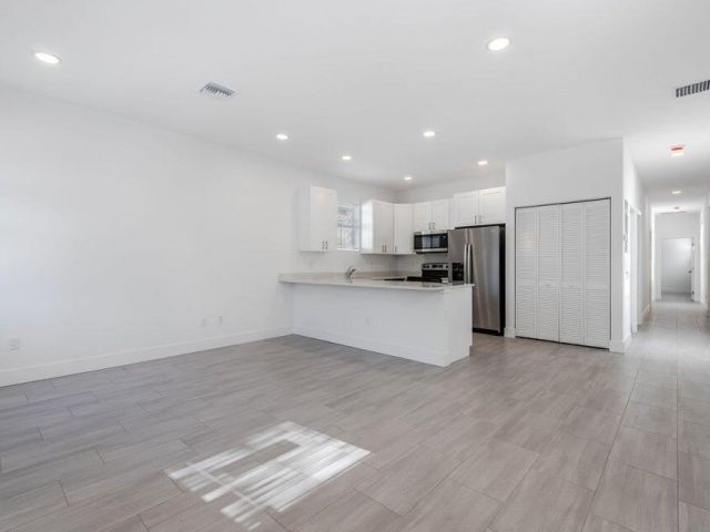 Дом в аренду по адресу 3755 Saginaw Avenue - фото 6614260