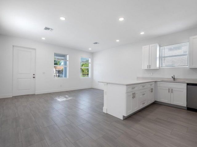 Дом в аренду по адресу 3699 Saginaw Avenue - фото 6614316