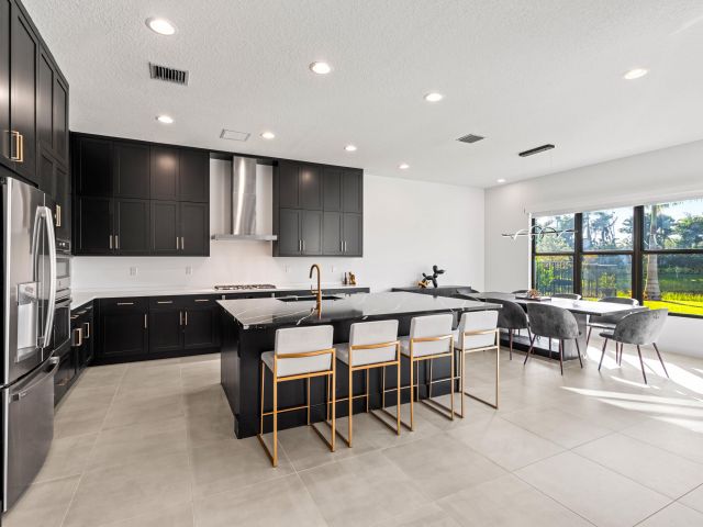 Продажа дома по адресу 8258 Essex Country Club Drive - фото 6622538