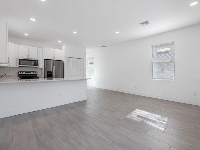 Дом в аренду по адресу 3723 Saginaw Avenue - фото 6627735