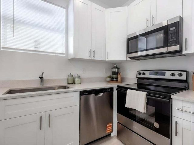 Дом в аренду по адресу 3715 Saginaw Avenue - фото 6627721